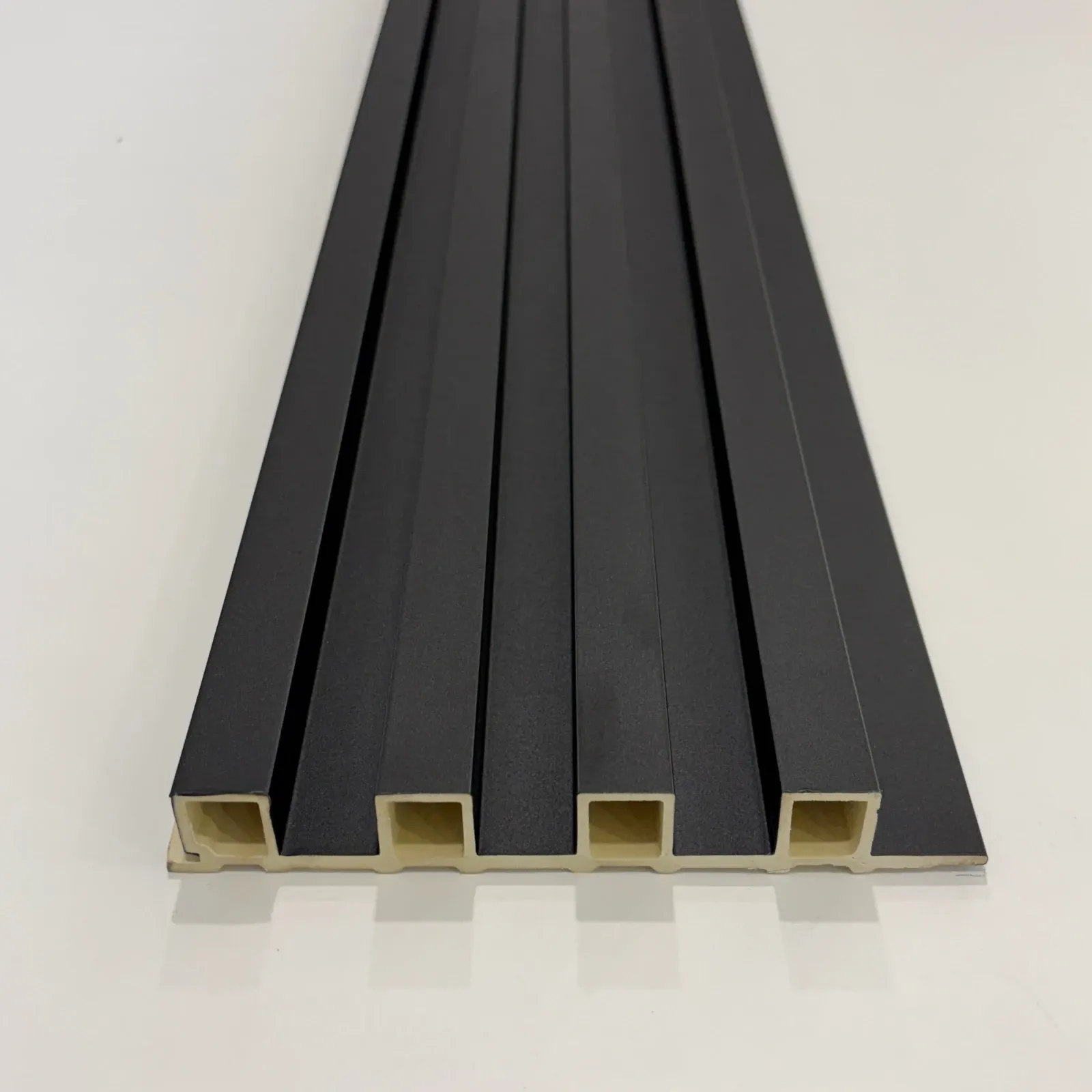 Lambrín Interior WPC de 16cm x 2.90m — Negro Mate