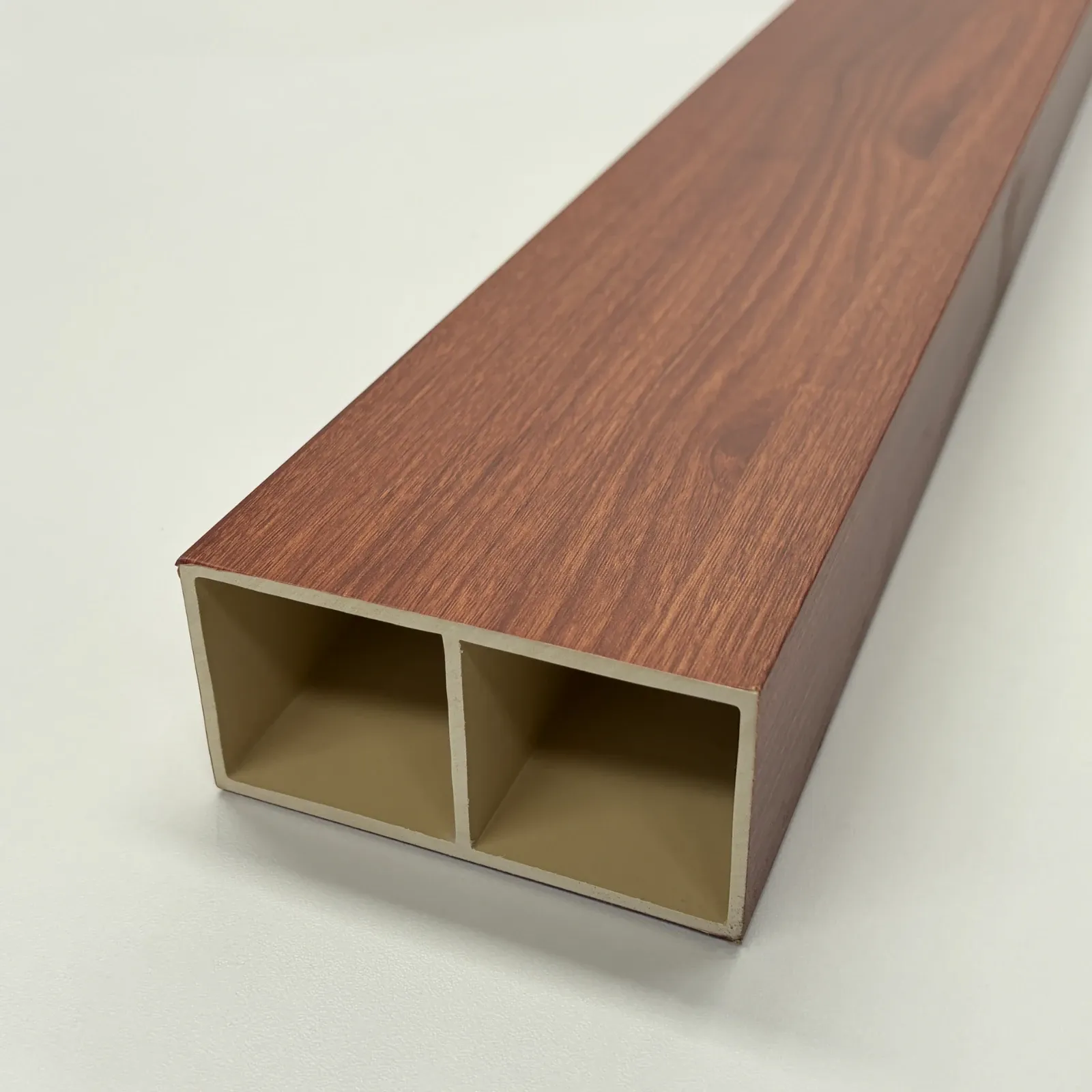 Viga decorativa interior WPC — Nogal Clásico